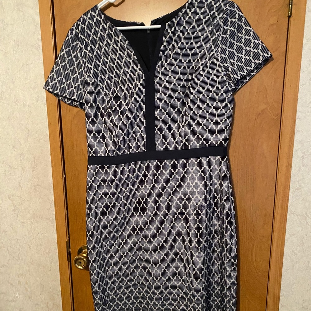 Ann Taylor Navy and White Dress. Size 6